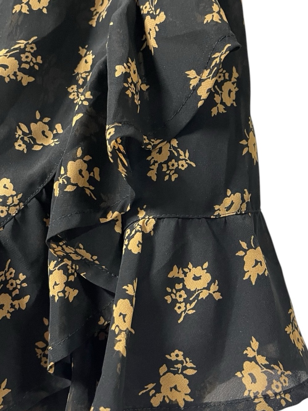 HOLLISTER CO Ultra High-Rise Black Floral Tie-Waist Mini Skirt with Ruffle Hem - Picture 4 of 11